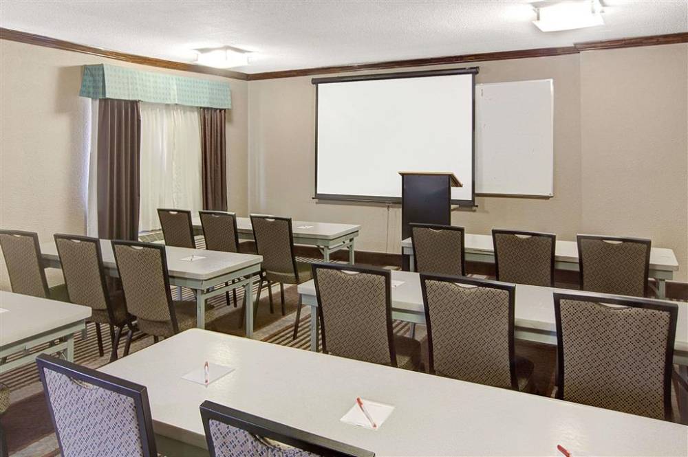 Ramada By Wyndham Houston Intercontinental Airport South 2