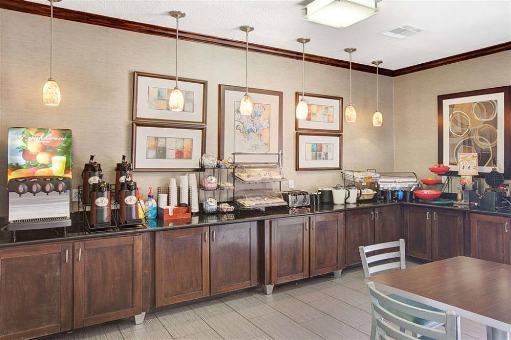 Ramada By Wyndham Houston Intercontinental Airport South 5