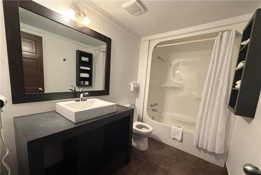 Ramada By Wyndham Laval 5