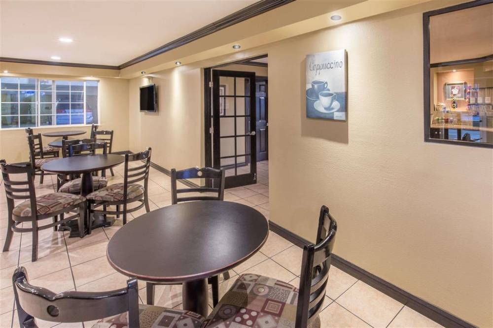 Ramada By Wyndham Ontario 3