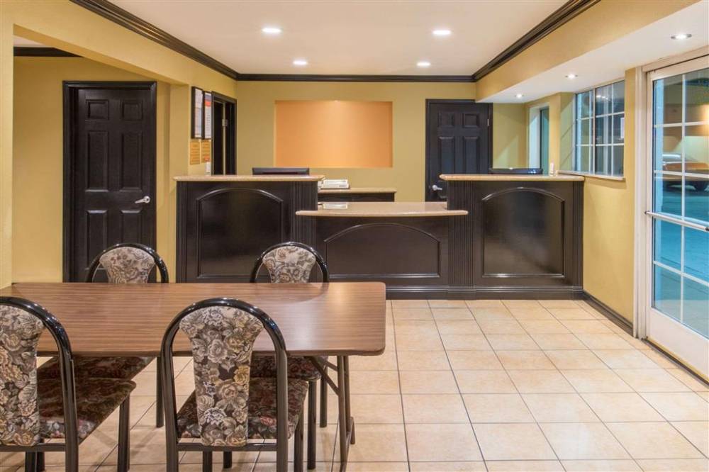 Ramada By Wyndham Ontario 2