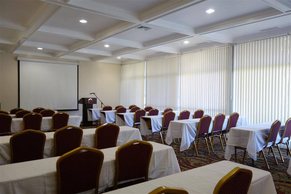 Ramada By Wyndham Sacramento 2