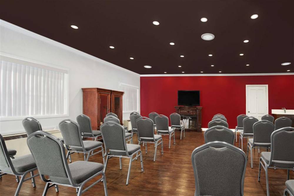 Ramada By Wyndham Torrance 2