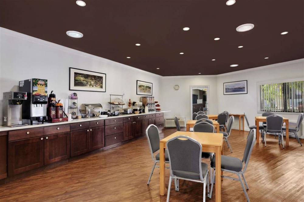 Ramada By Wyndham Torrance 5