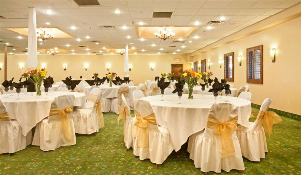 Ramada By Wyndham Tucson 3