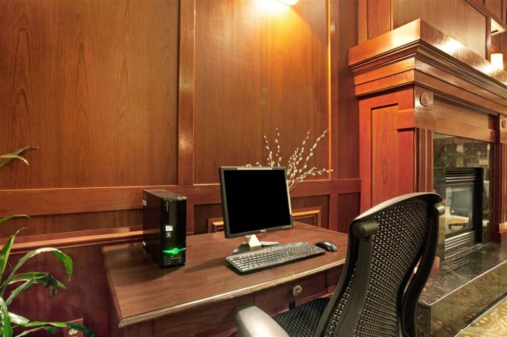 Ramada By Wyndham Tukwila Southcenter 9