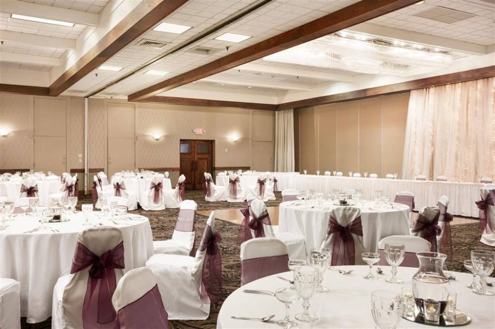 Ramada Plaza By Wyndham Portland 3