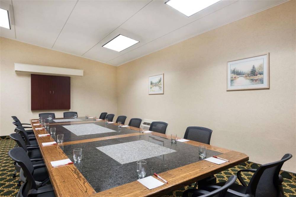 Ramada Plaza By Wyndham Portland 2