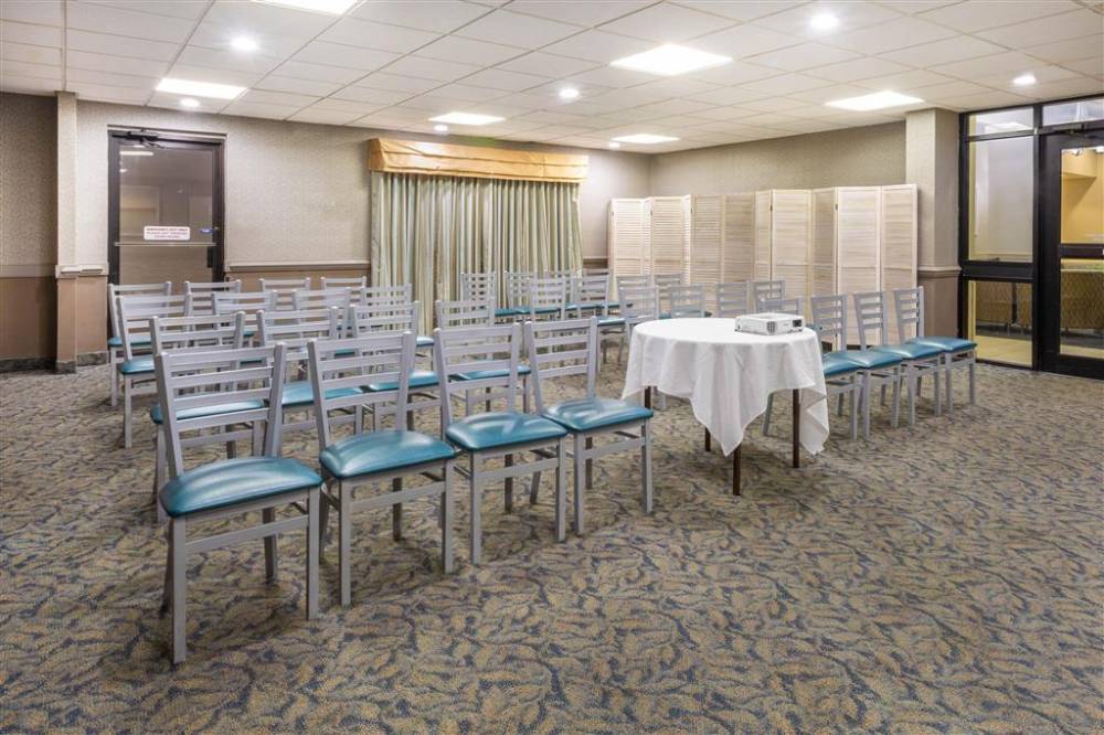Ramada Plaza By Wyndham Virginia Beach 2