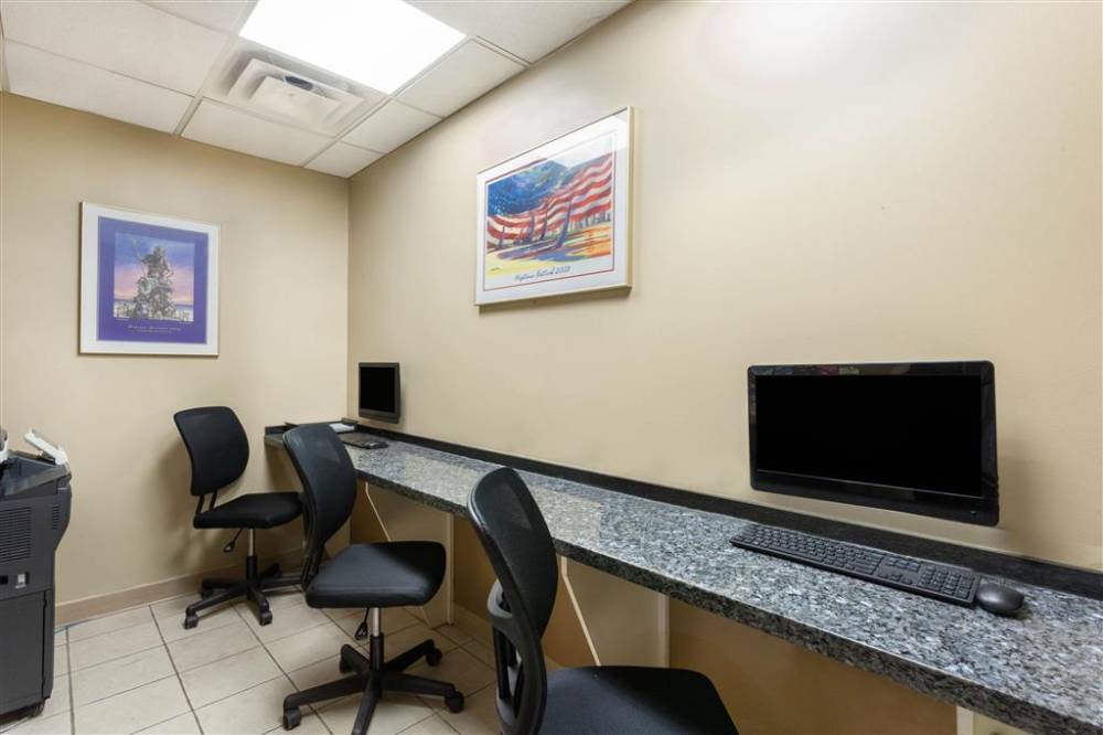 Ramada Plaza By Wyndham Virginia Beach 6