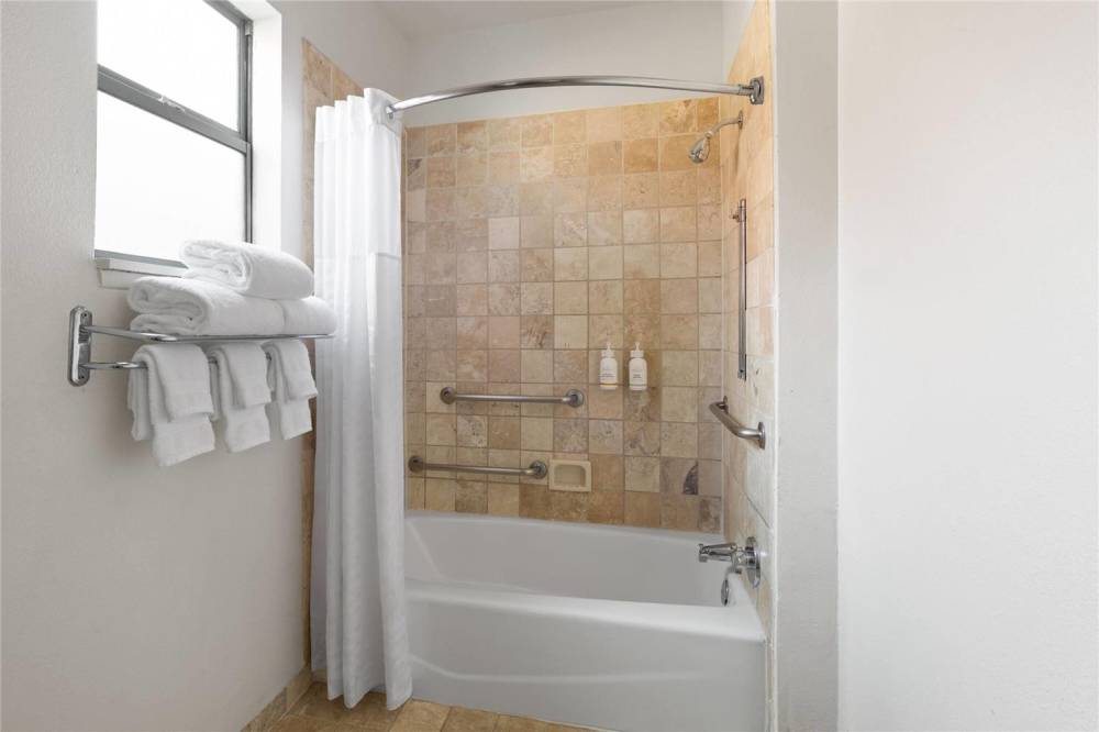 Ramada Suites By Wyndham San Diego/hotel Circle Area 7