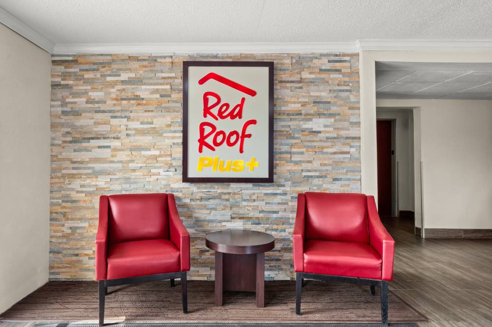 Red Roof Plus Belleville 6