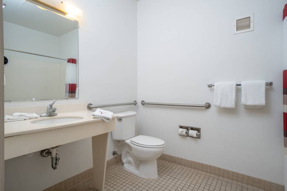 Red Roof Suites Indianapolis Airport 5