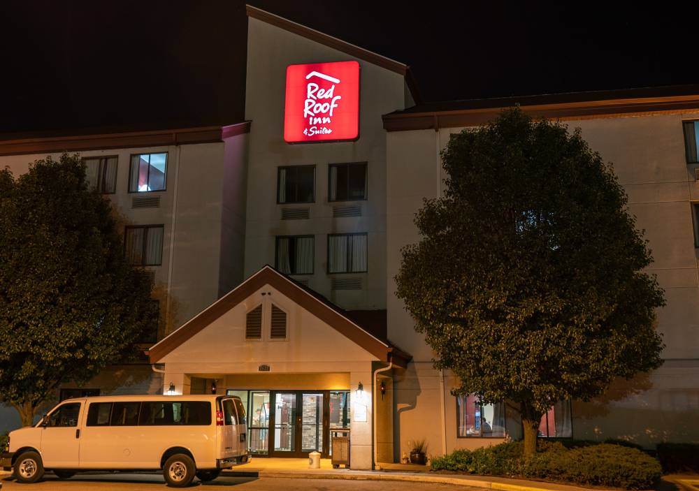 Red Roof Suites Indianapolis Airport 10