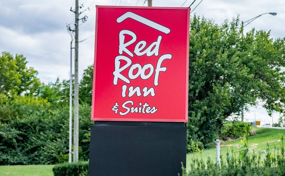 Red Roof Suites Indianapolis Airport 9