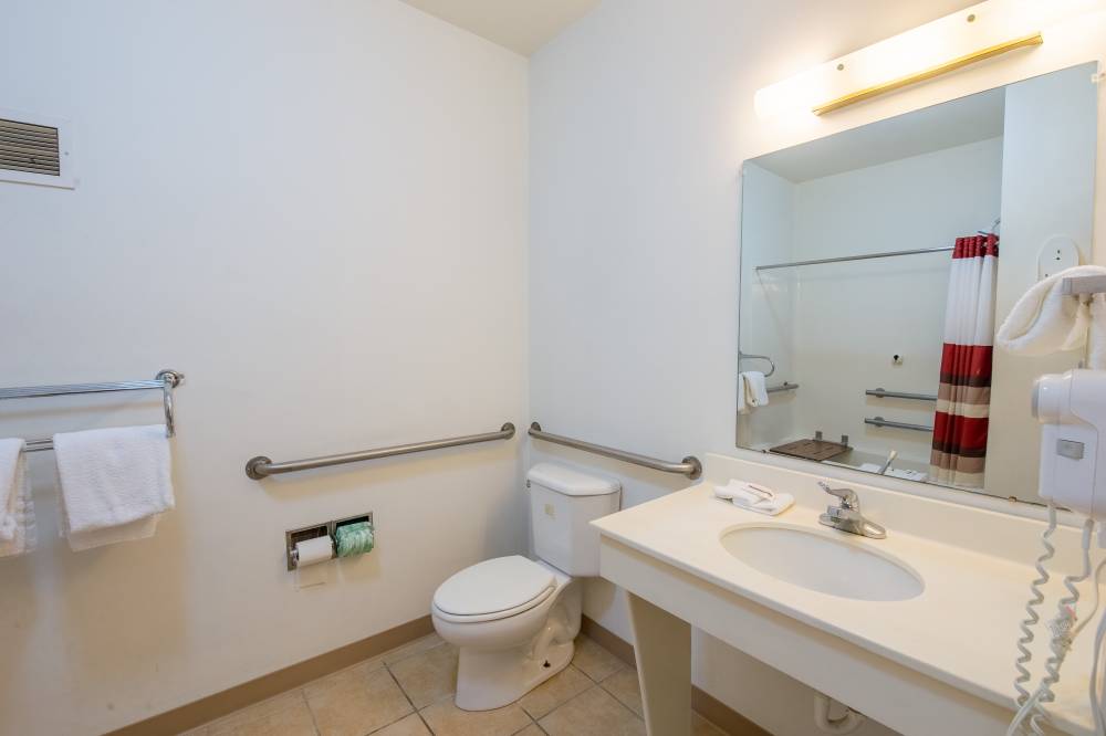 Red Roof Suites Indianapolis Airport 6