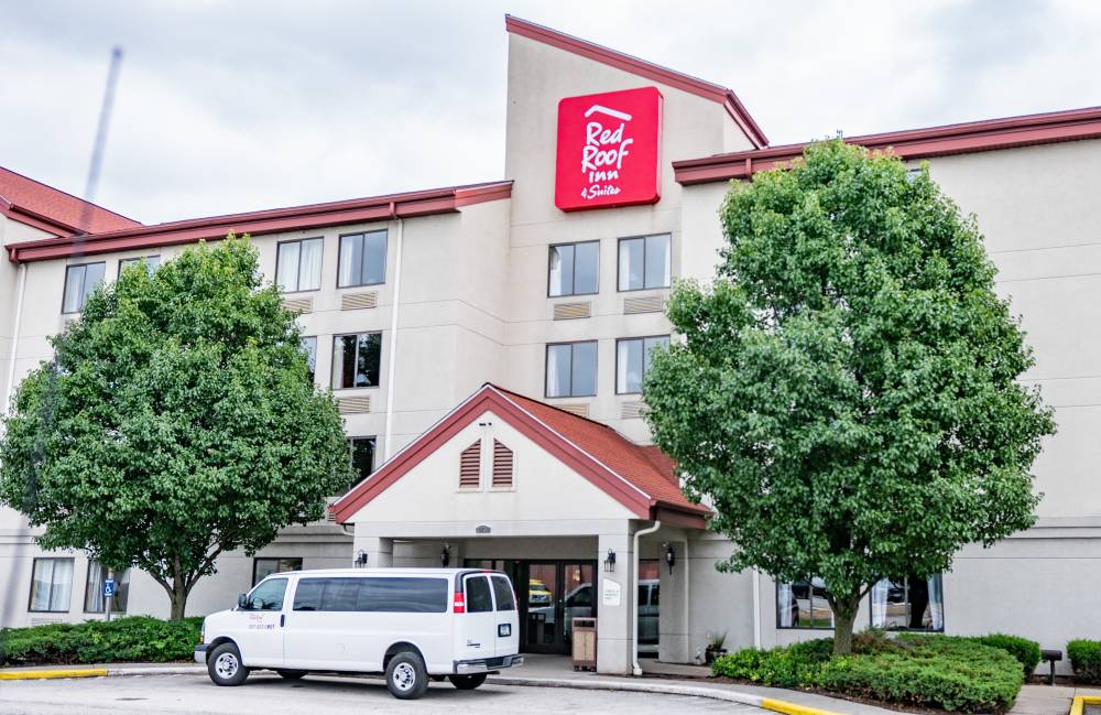 Red Roof Suites Indianapolis Airport 8