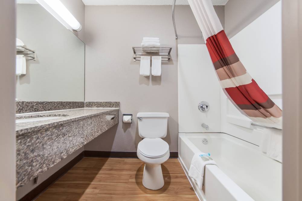Red Roof Suites Omaha -council Bluffs 4