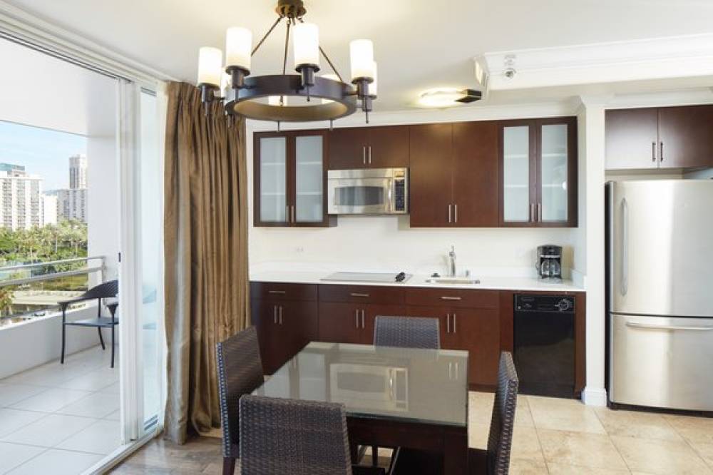 Regency On Beachwalk Waikiki By Outrigger 3
