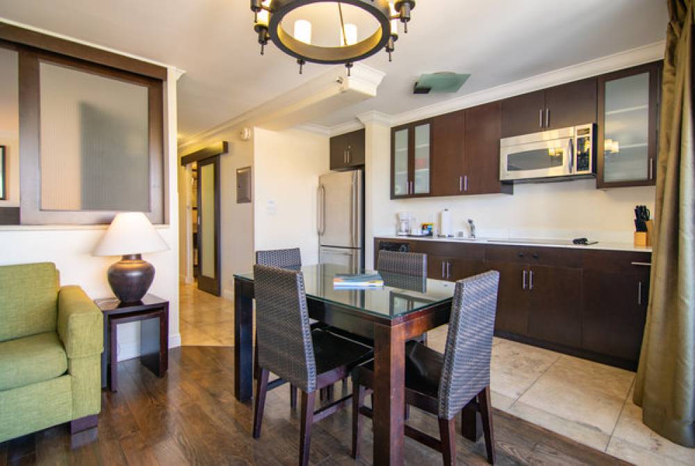 Regency On Beachwalk Waikiki By Outrigger 2