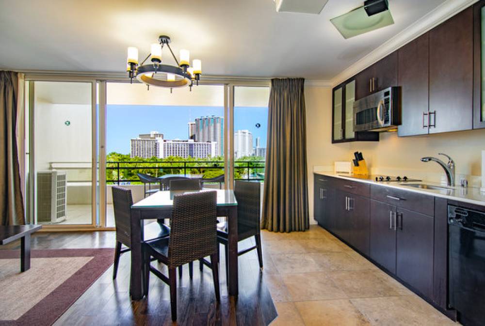 Regency On Beachwalk Waikiki By Outrigger 4