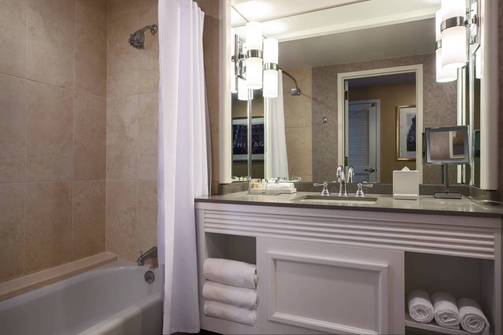 Renaissance Chicago Downtown Hotel 2