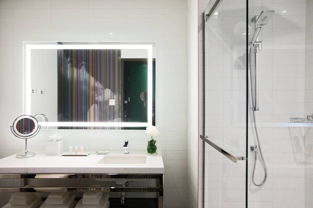 Queen/Queen Guest Bathroom