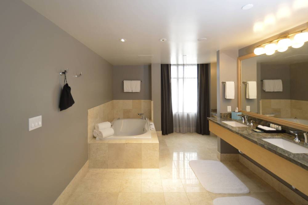 Renaissance Reno Downtown Hotel And Spa 3