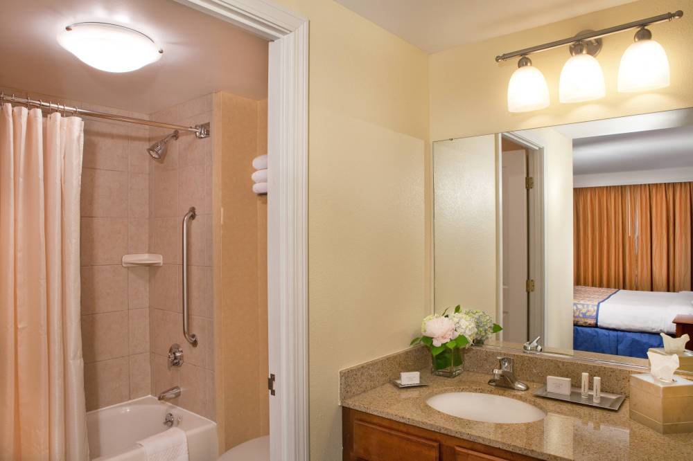 Suite Bathroom