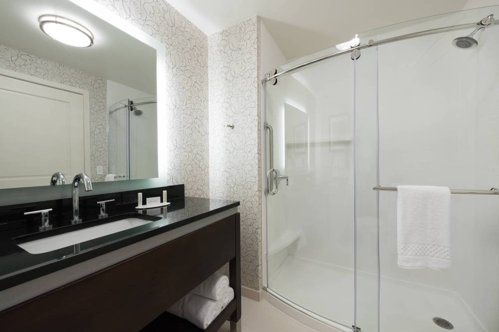 Suite Bathroom