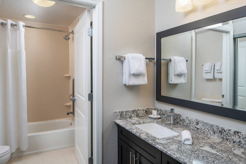 Suite - Vanity & Bathroom