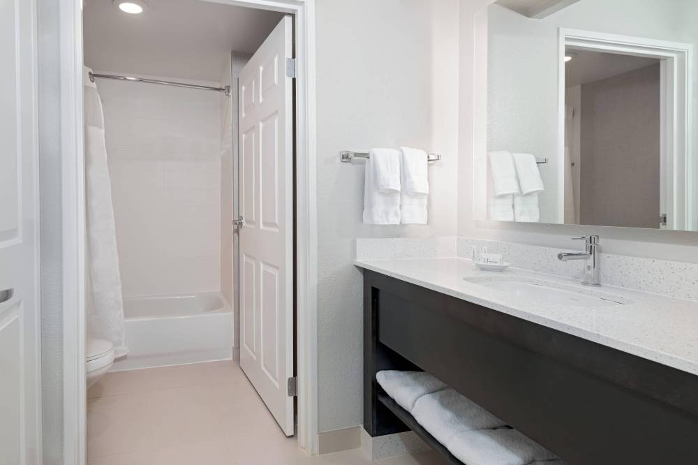 Suite Bathroom - Bathtub