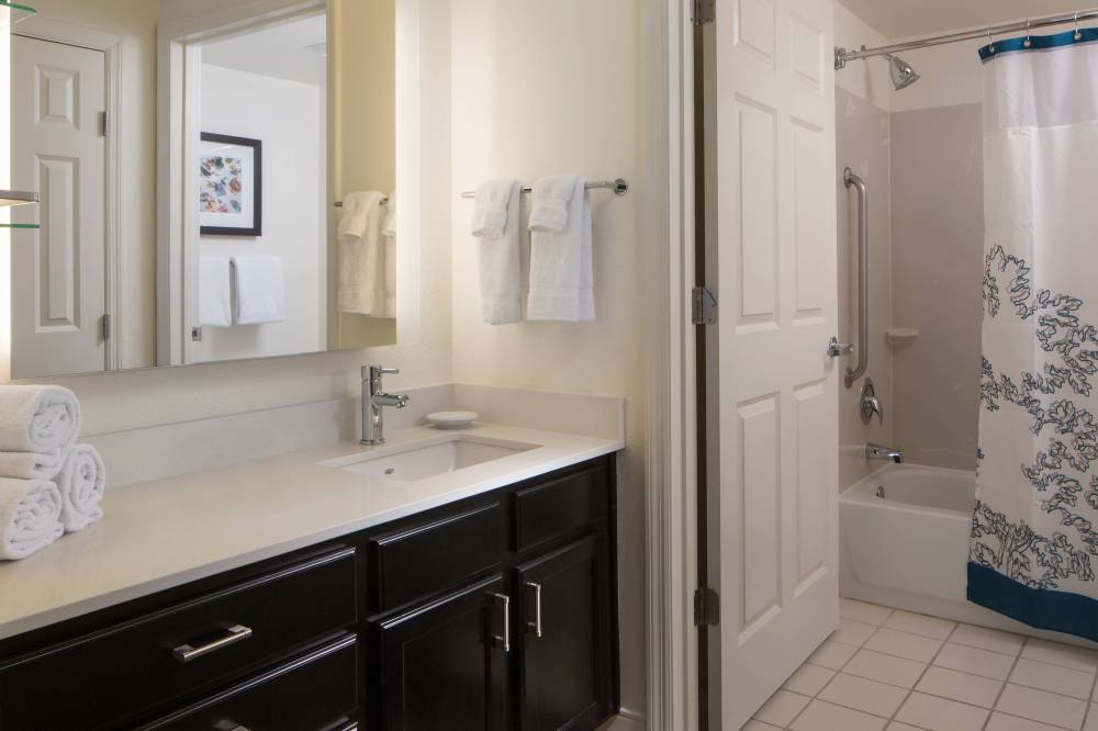 Studio Suite – Bathroom
