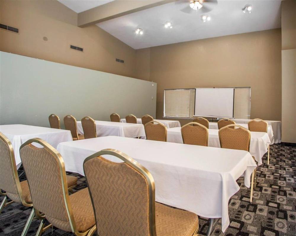 Rodeway Inn And Suites Milwaukee Airport 5