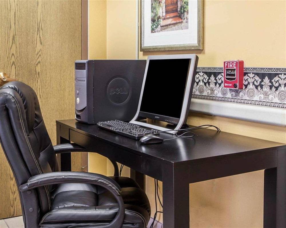 Rodeway Inn And Suites Milwaukee Airport 8