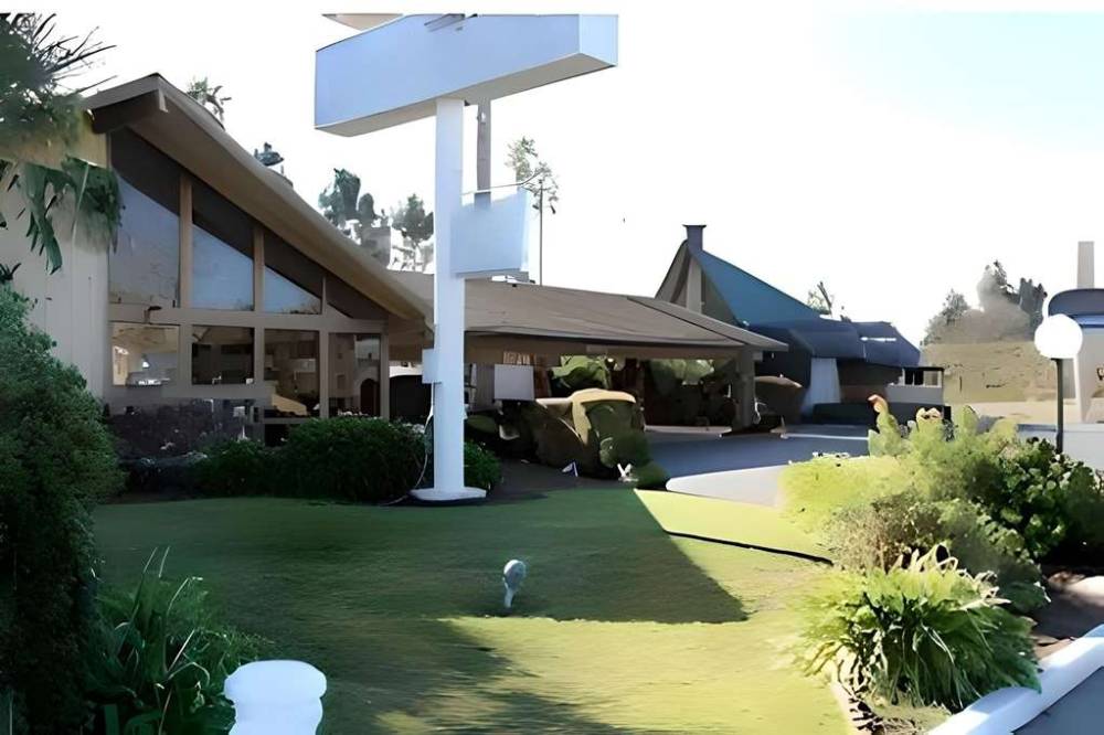 Rodeway Inn 2