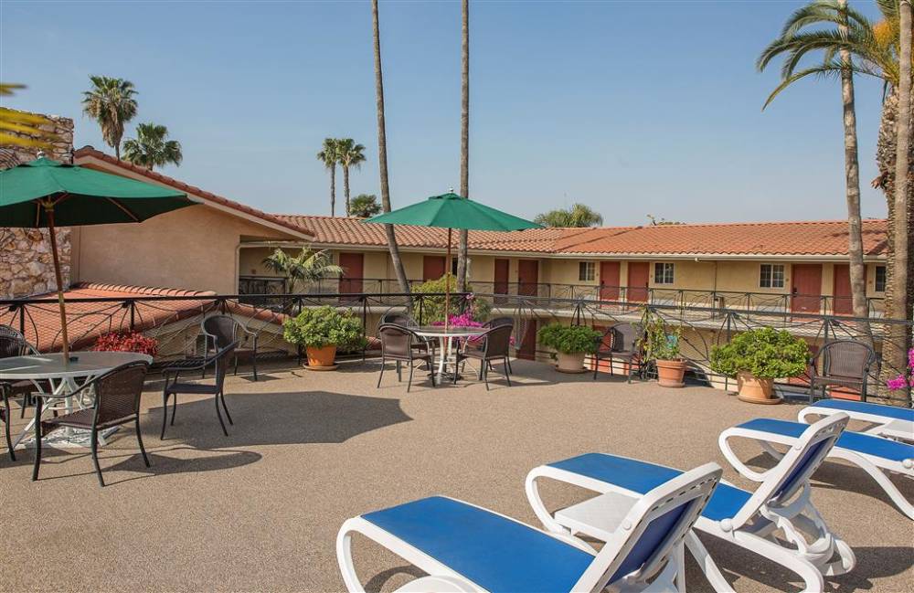 Safari Inn A Coast Hotel 9