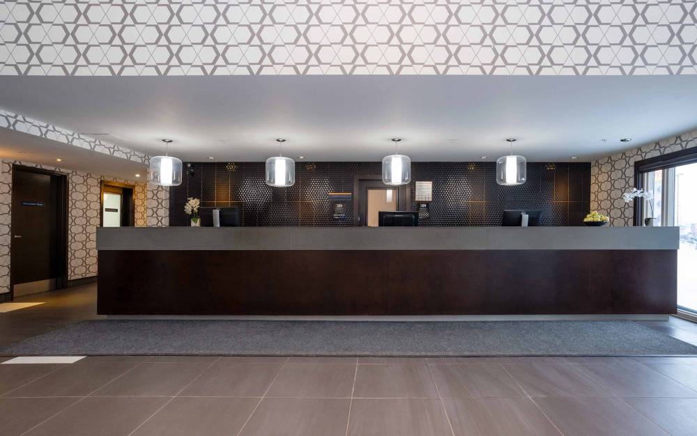 Sandman Hotel & Suites Calgary South 7