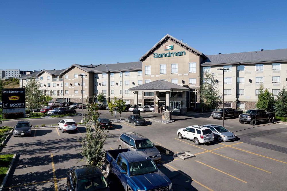 Sandman Hotel & Suites Calgary South 3