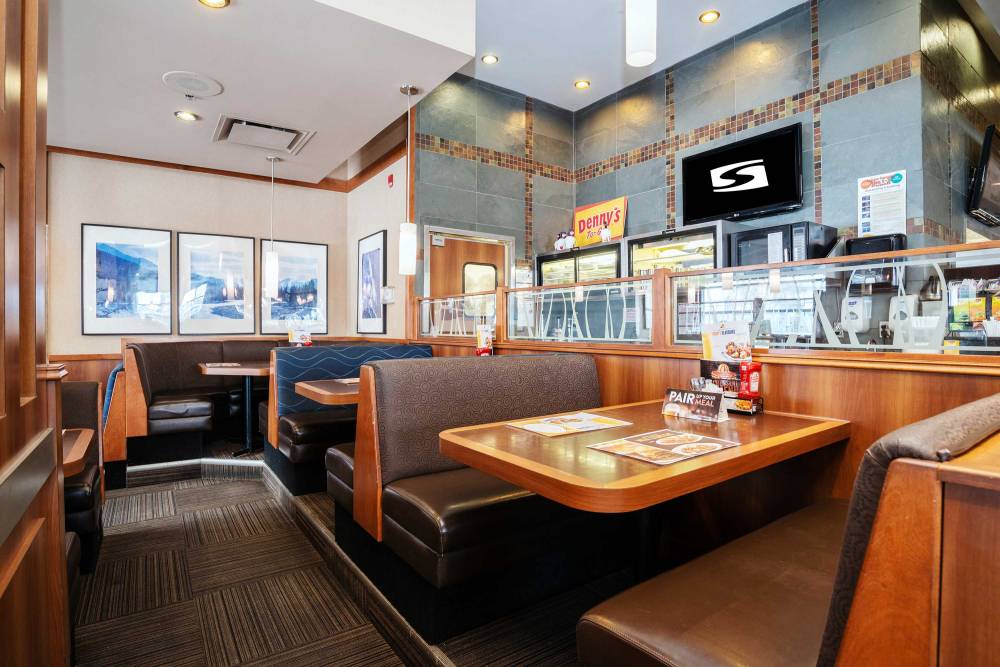 Sandman Hotel & Suites Calgary West 9