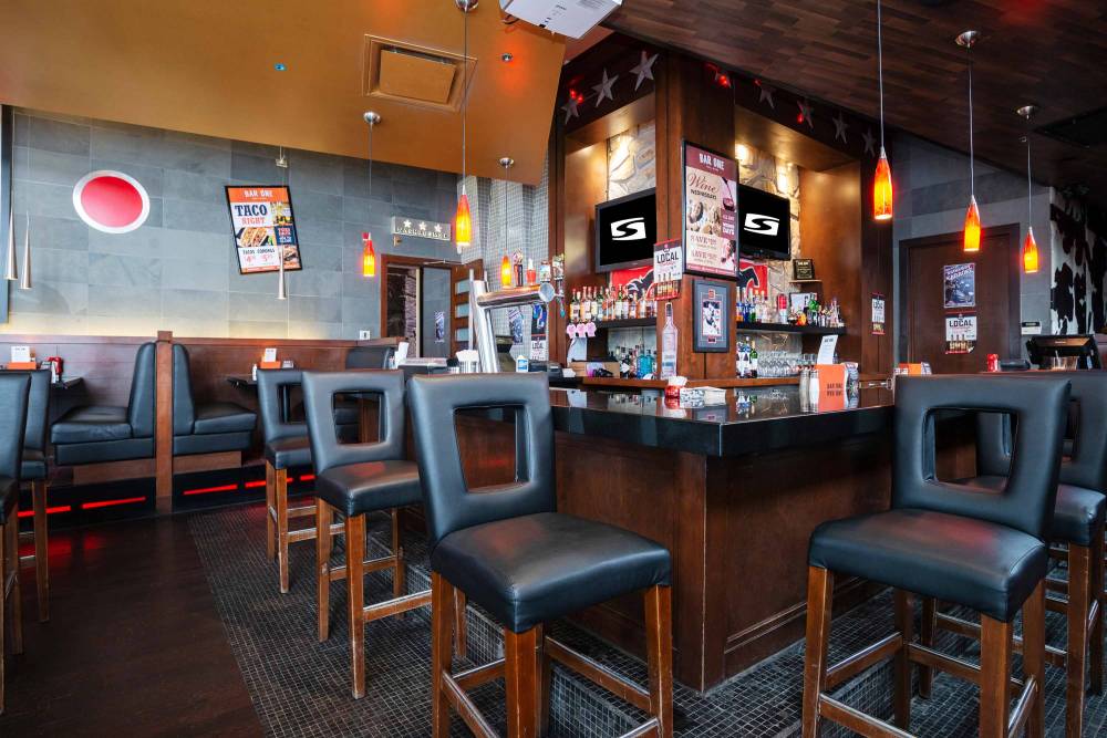 Sandman Hotel & Suites Calgary West 8