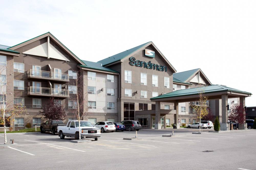 Sandman Hotel & Suites Calgary West 4