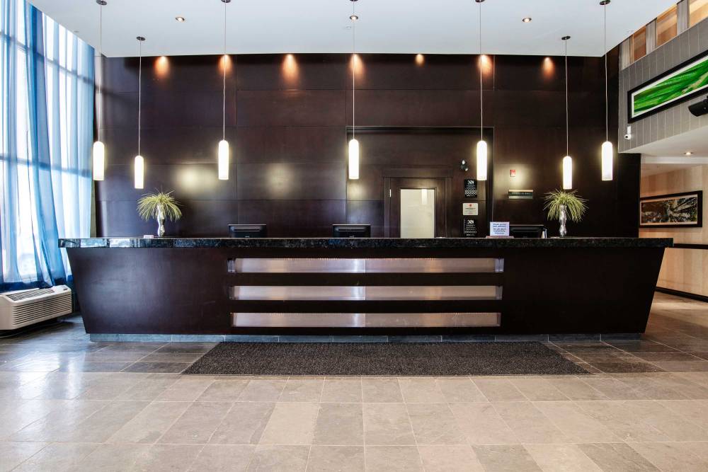 Sandman Hotel & Suites Calgary West 6