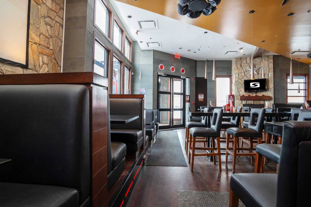 Sandman Hotel & Suites Calgary West 7