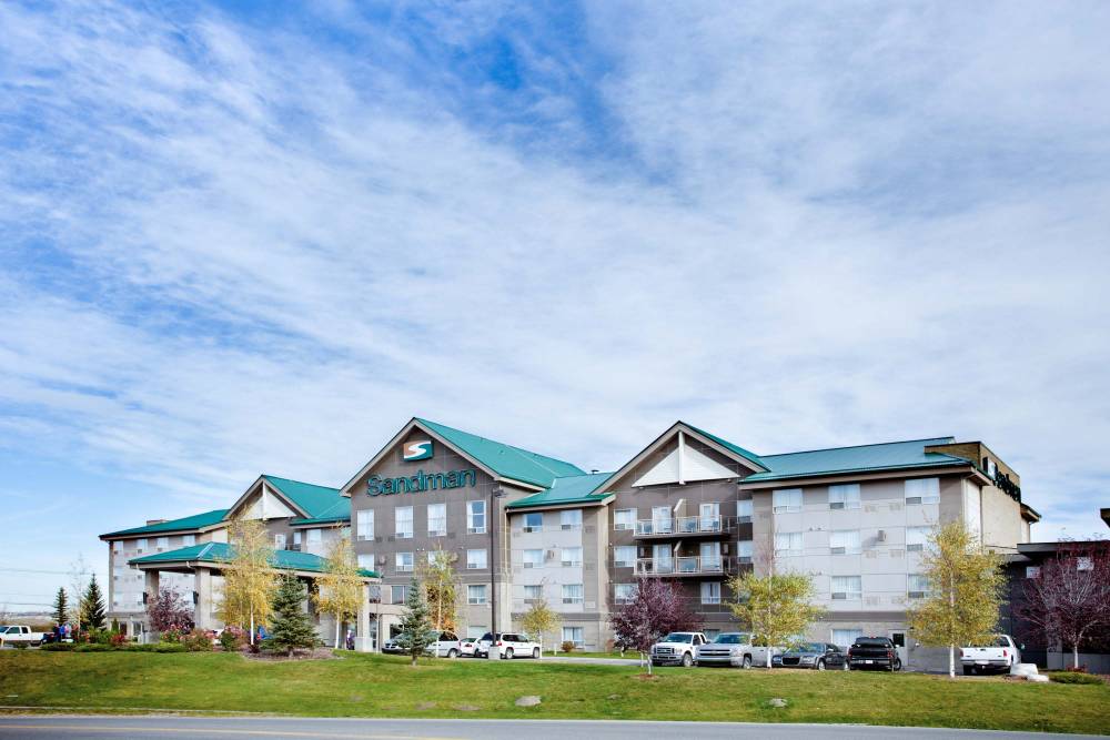 Sandman Hotel & Suites Calgary West 2