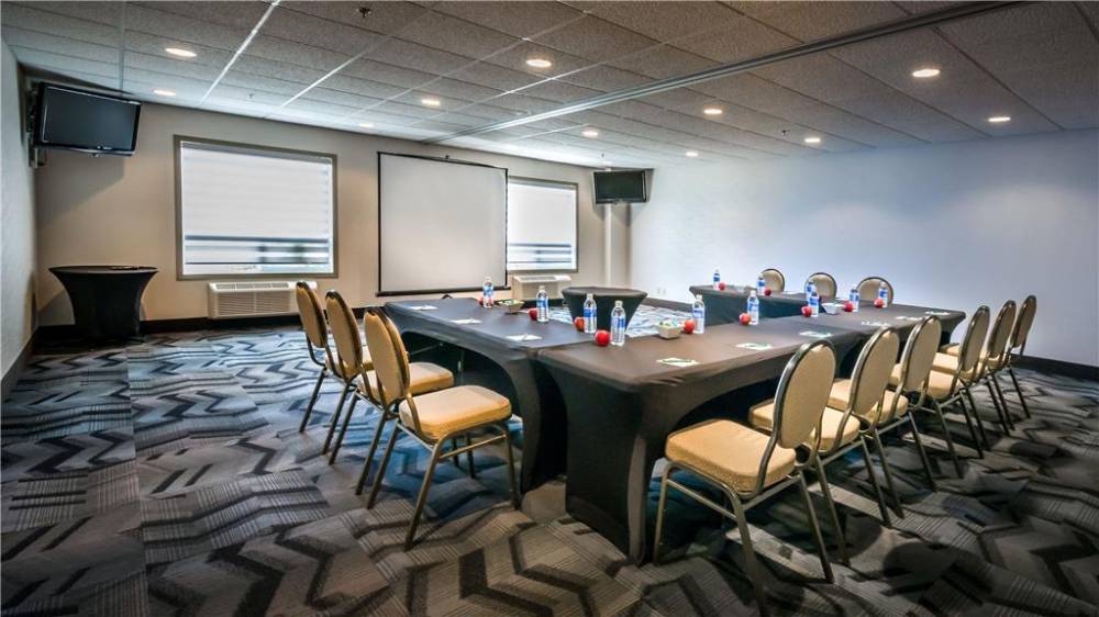 Service Plus Inn And Suites Calgary 2