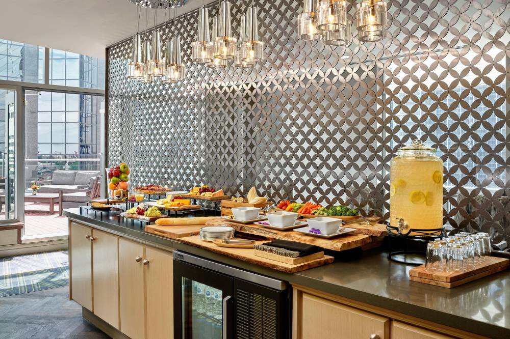 Sheraton Suites Calgary Eau Claire 6