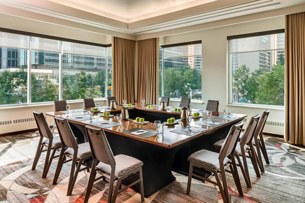 Sheraton Suites Calgary Eau Claire 10