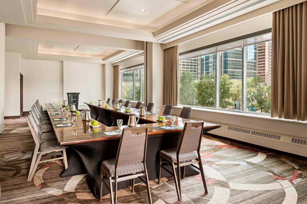 Sheraton Suites Calgary Eau Claire 9
