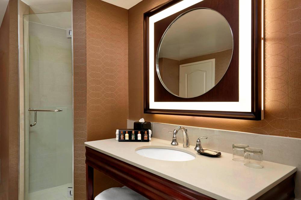 Sheraton Suites Calgary Eau Claire 2